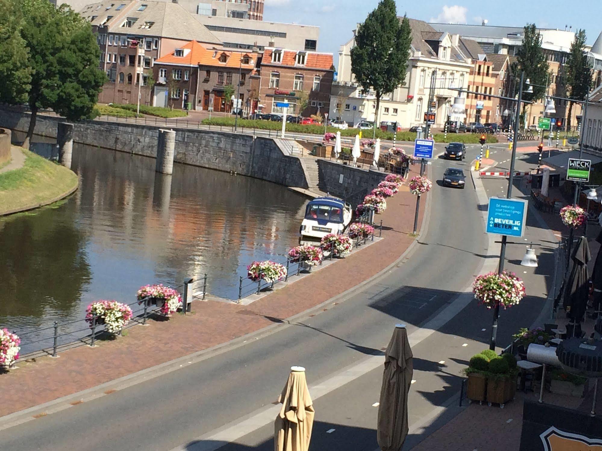 Hotel En Grand Cafe De Pauw Roermond Exterior foto